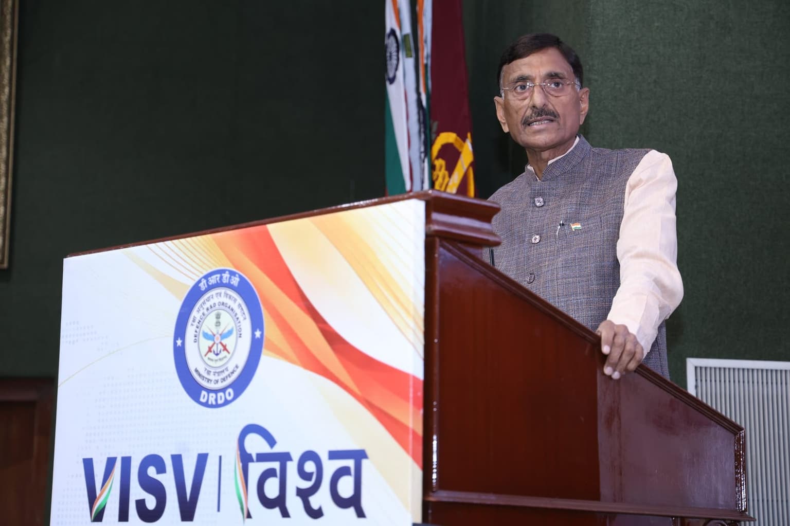 दिल्ली में विश्व-2026 शुरू, डीआरडीओ उत्पाद पुस्तिका जारी