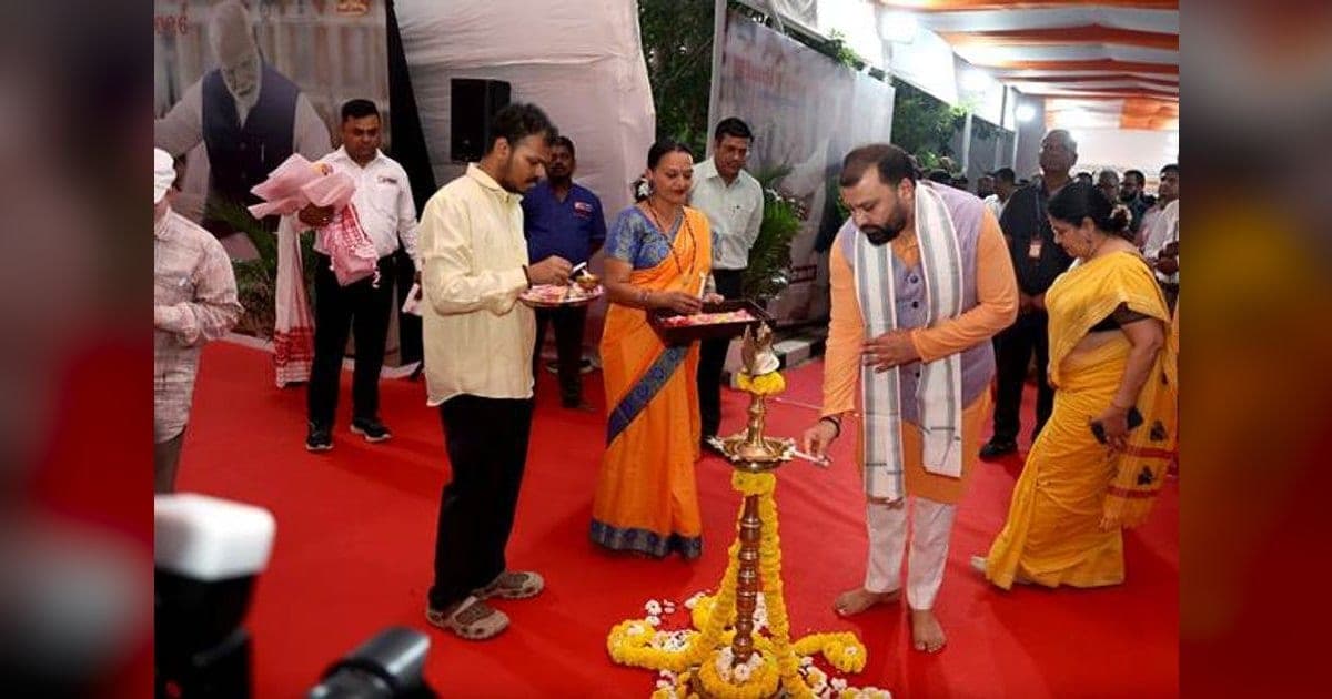 केवीआईसी ने मुंबई में खादी महोत्सव-2026 का उद्घाटन किया
