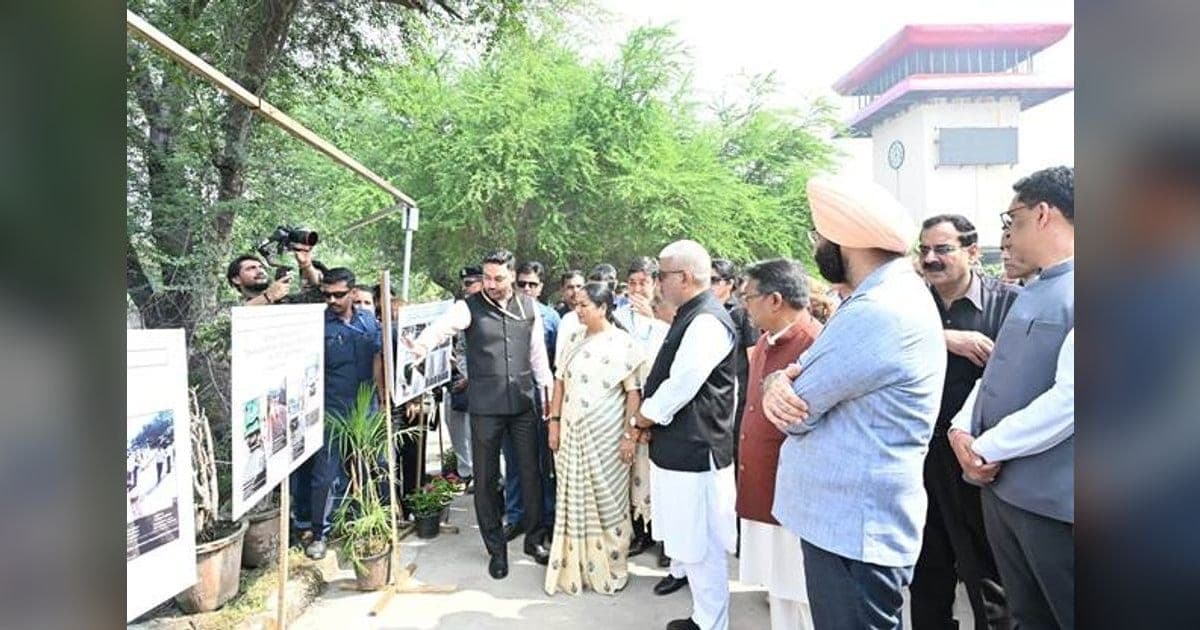 Delhi Gets 150 Electric Buses and 13 New CAAQMS Stations